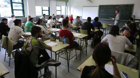Imagen de archivo de un examen de oposición a profesor de secundaria en Lugo