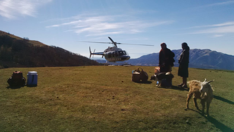 El helicóptero en alta montaña.