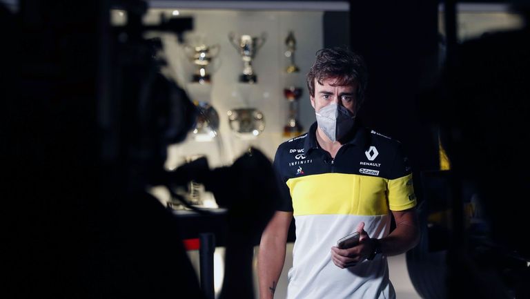El piloto Fernando Alonso este miércoles en la grabación de un documental en el museo que tiene en el municipio asturiano de Llanera