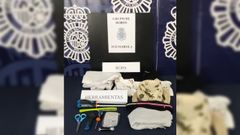 Herramientas y prendas de ropa que fueron aprehendidos por la Polica Nacional a la pareja detenida en Fuengirola