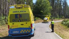 El helicptero medicalizado se traslad a Ligonde, en Monterroso, para trasladar a un ciclista que sufri una cada