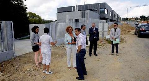 Representantes de la Xunta, del Concello y de la AMPA visitaron el viernes el nuevo CEIP de Sigeiro. 