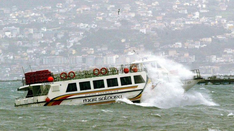 El tráfico de ría en Vigo, suspendido sin previsión para volver a la normalidad