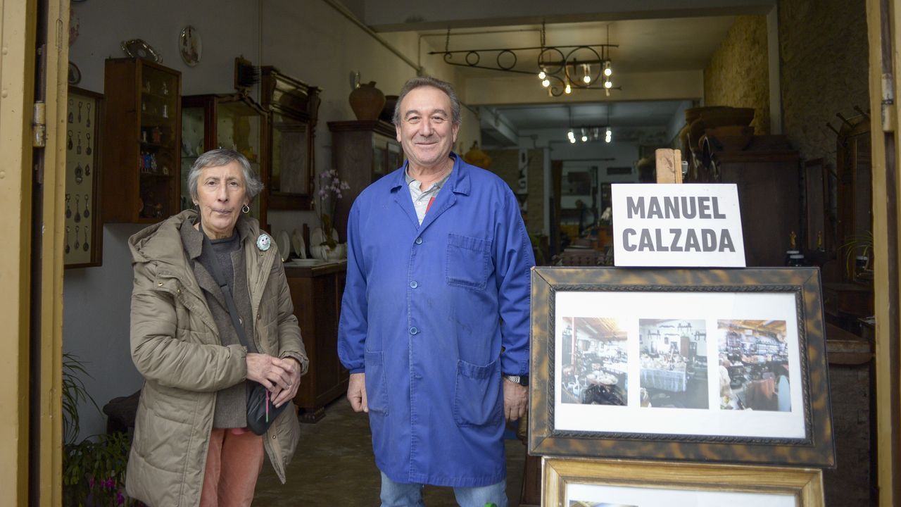 Bscate en la carrera 10KM de Sarria.Carmelina, la duea del anticuario, y Luis,el restaurador que devuelve la vida a los muebles y crea otros nuevos