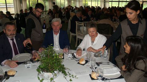 La subdelegada del Gobierno en Lugo (a la derecha) comparti mesa con la alcaldesa de Castro Caldelas y el delegado territorial de la Xunta (izquierda)