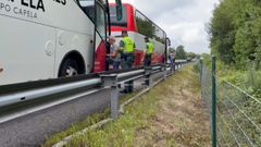 Reventón de un bus de 53 pasajeros de Ferrol a Santiago
