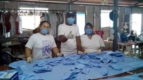 Exguerrilleros de las FARC fabrican mascarillas