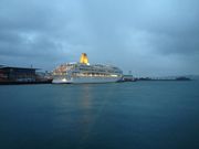 El �Oriana�, atracado en el muelle de Trasatl�nticos, en A Coru�a