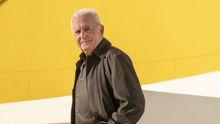 Víctor Manuel: «No le deseo a nadie cantar el «Cara al sol» con 6 años en el patio del colegio»