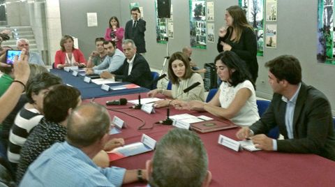 Elena Candia y Mari Teijeiro presidieron ayer la firma de convenios con colectivos sociales de la provincia. 