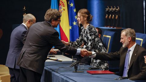 La princesa Leonor  y el rey Felipe VI  felicitan a los impulsores de la inteligencia artificial, Yann Lecun y Demis Hassabis, galardonados con el Premio Princesa de Asturias de Investigación Científica y Técnica 2022