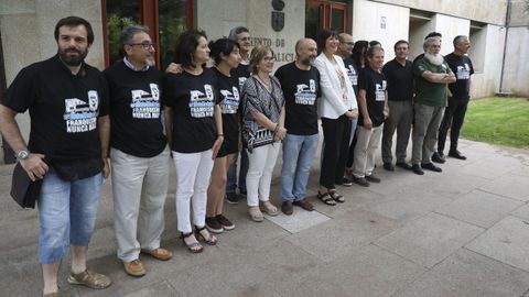 Los miembros del BNG que ocuparon Meirás simbólicamente el pasado 30 de agosto y que fueron denunciados por los Franco asistieron este miércoles al pleno en O Hórreo. Las 19 personas se hallan ahora encausadas por allanar una propiedad privada.