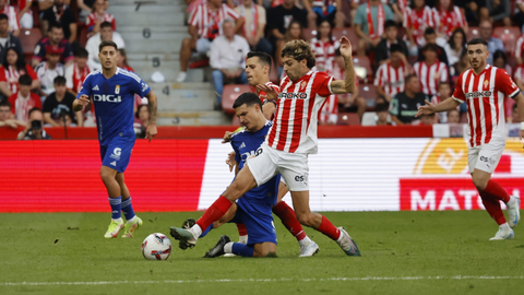 Derbi asturiano entre el Real Sporting de Gijon y el Real Oviedo en El Molin�n