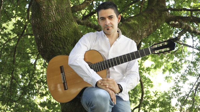 El ourensano Paco Rodríguez en Santiago, donde vive