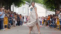 El desfile de moda es uno de los actos centrales de la fiesta de Castroverde