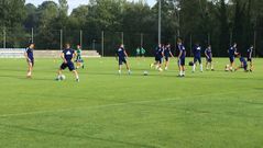 Los jugadores del Real Oviedo ejercit�ndose en El Requex�n