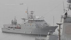 El patrullero Arnomendi en aguas del Arsenal de Ferrol. 