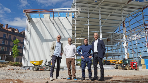 El alcalde de Siero, �ngel Garc�a, el concejal de Deportes,�Virginio Ram�rez, junto con el director del Patronato Deportivo Municipal de Siero y Fernando Hern�ndez, CEO de Sputnik