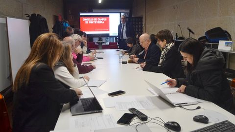 El rector presidió la primera reunión del consello de campus del 2023 en Pontevedra