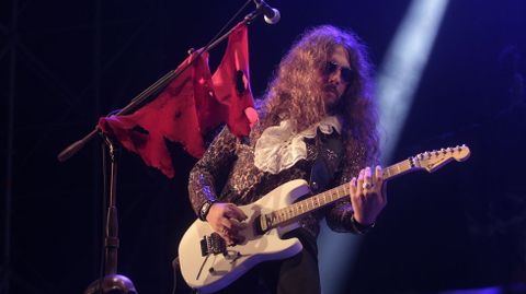 Manuel Seoane, guitarrista de Mgo de Oz, durante el concierto en Monforte