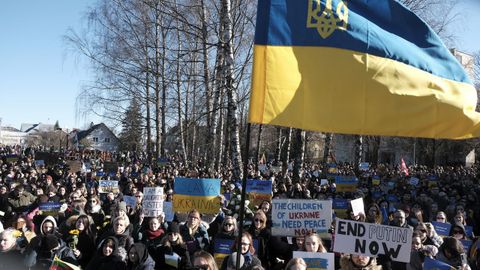 Concentracin de apoyo a Ucrania delante de la embajada de Rusia en Vilnius, en Lituania