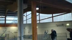 Goteras en la pista polideportiva del Paseo de La Florida