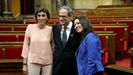 Quim Torra, nuevo presidente de Catalua, posa entre su mujer (a la izquierda) y Marcela Topor, la mujer de Carles Puigdemont