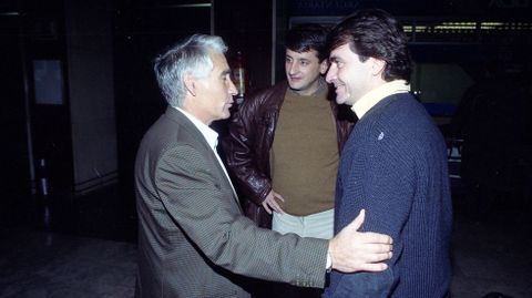 En la escala en Madrid, el Dépor coincidió con Luis Moya y Carlos Sainz.