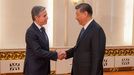 Antony Blinken (izquierda) con el presidente chino, Xi Jinping, el viernes en Pekn.