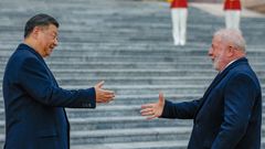 Xi Jinping recibe a Lula da Silva en la ceremonia de bienvenida  en Pekn.