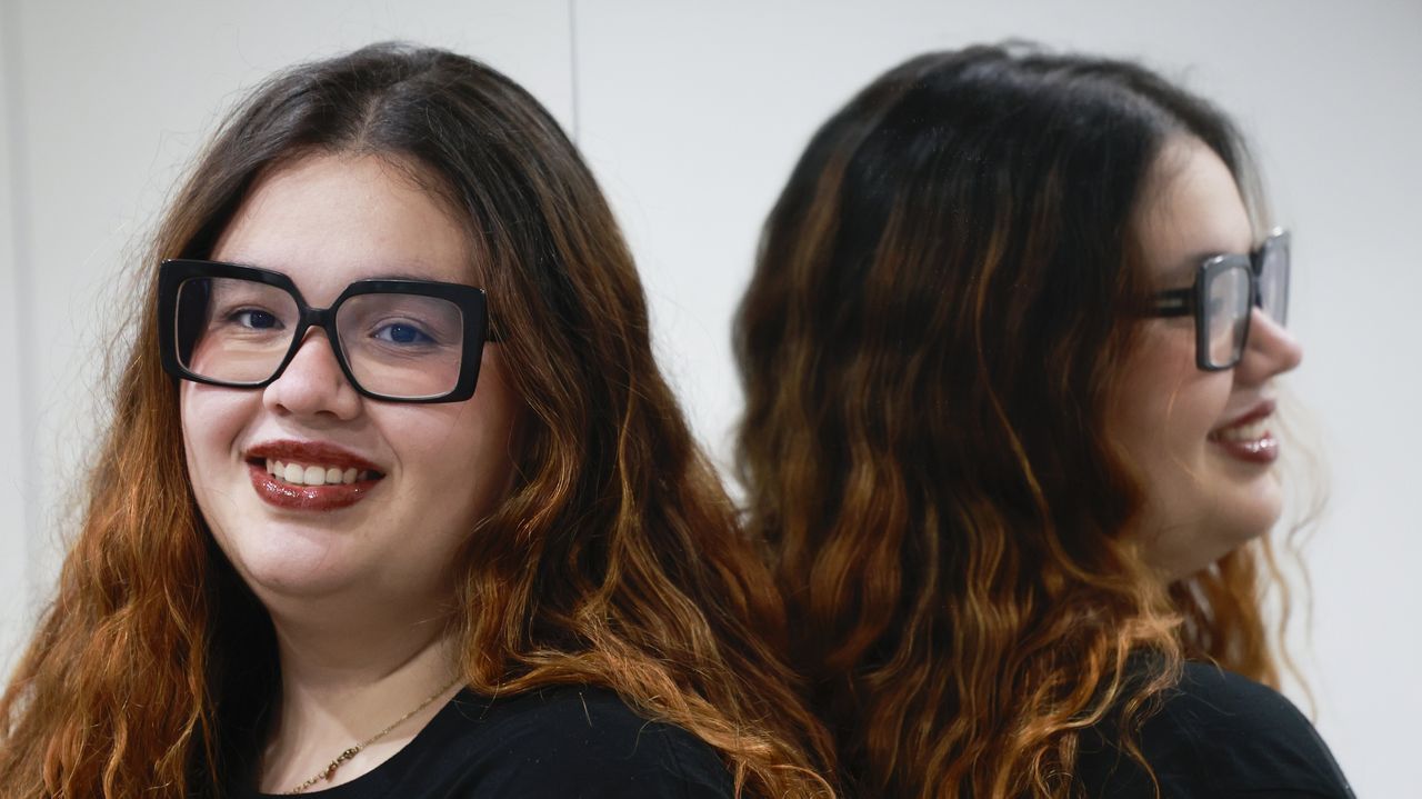 A entrega dos Premios Bos e Xenerosos 2026, &iexcl;en imaxes!.Mon Lendoiro e Maruxa Su&aacute;rez, co dese&ntilde;o feito de Bego&ntilde;a Caama&ntilde;o 