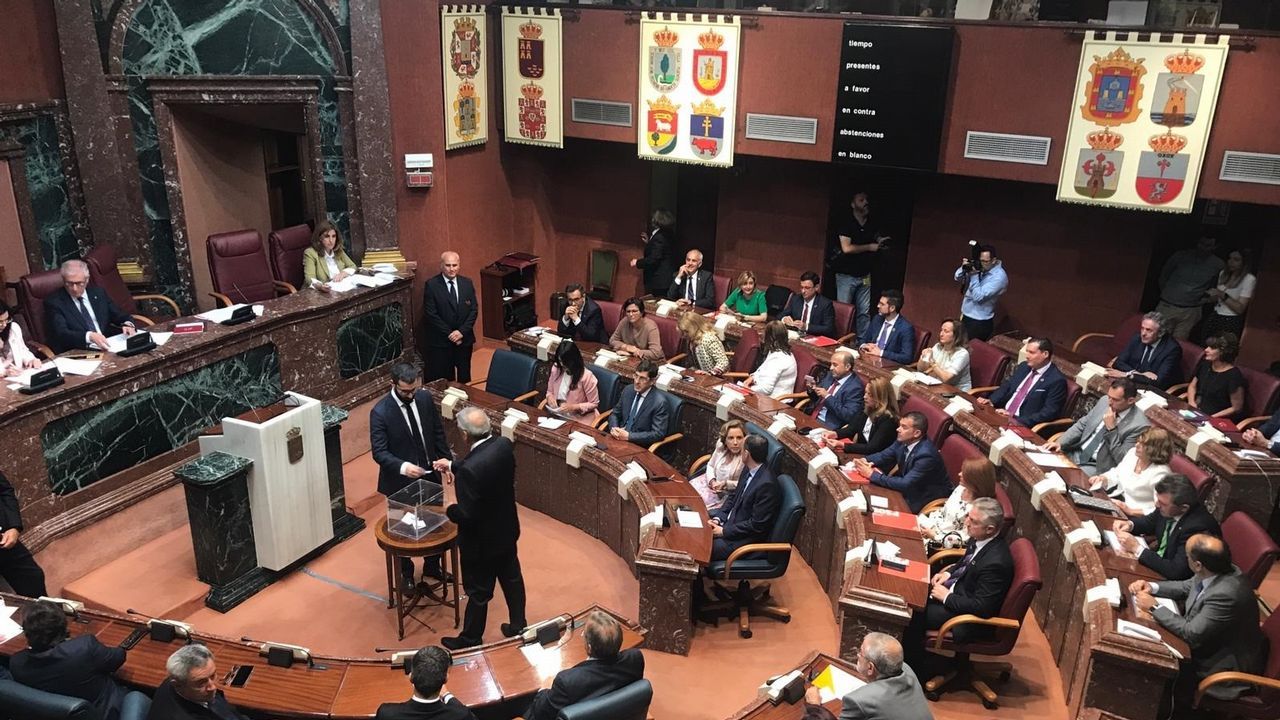 Cs se hace con la presidencia de la Asamblea Regional de Murcia con los