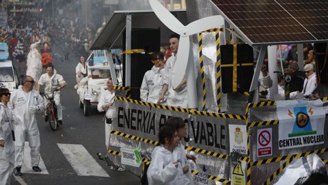 Desfile de Ourense. Tema: energas renovables con mucho humo y humor.