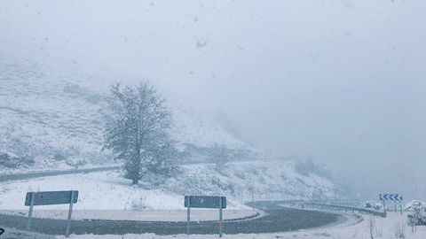 Las carreteras nevadas en el concejo de Aller