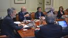 El presidente del Consejo General del Poder Judicial (CGPJ) , Carlos Lesmes, a la izquierda en la imagen, en un pleno extraordinario del organismo