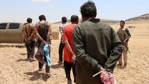 Imagen de archivo de yihadistas detenidos en una operación en Siria
