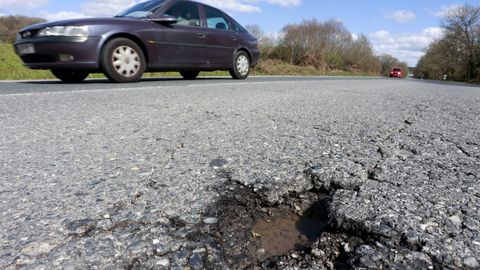 La carretera de Lugo a Friol ya sufre desgaste en algunos puntos