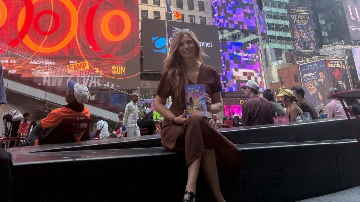 Mar�a Roel en Nueva York con su libro