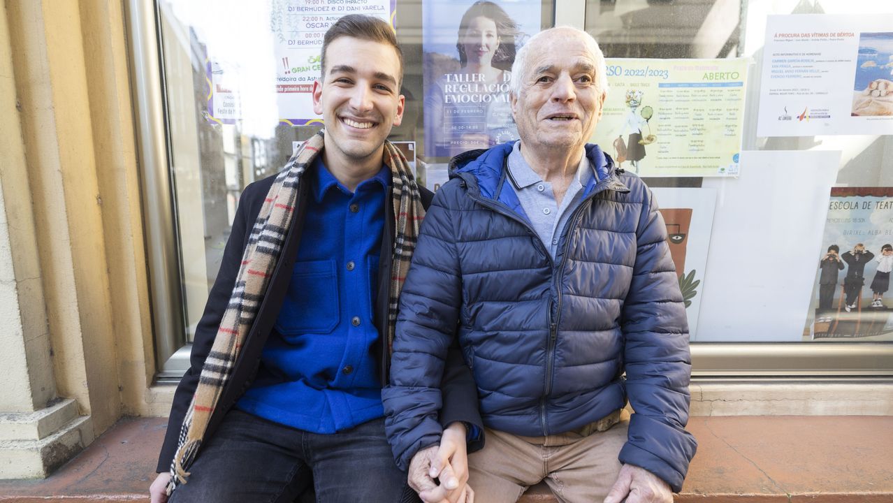 Adrin lvarez con su abuelo Liso, que fue vendedor de la ONCE
