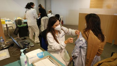 Vacunacin en Pontevedra de personal sanitario y mayores de 60 aos