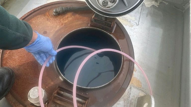 La Guardia Civil denuncia a una gasolinera de Campo Lameiro que surtía gasóleo bonificado de forma clandestina