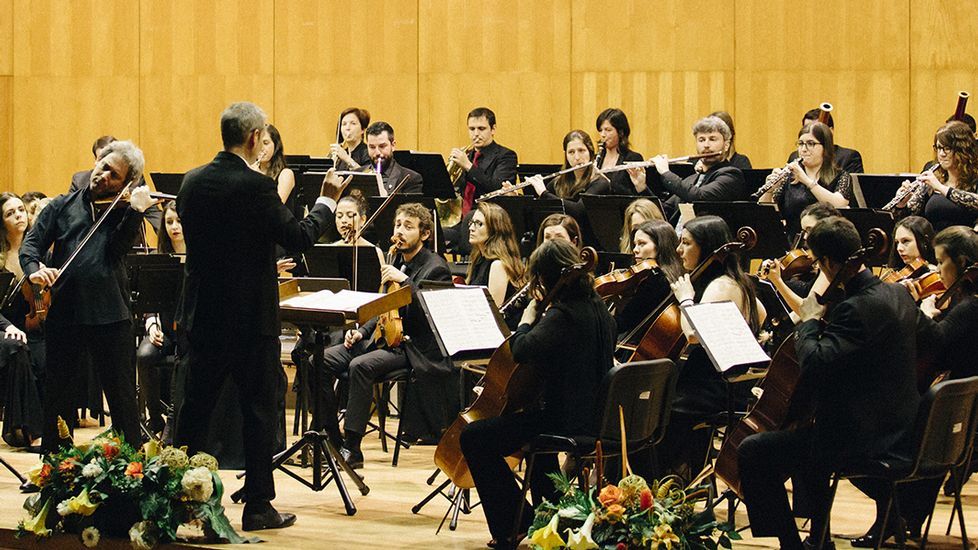 Los funcionarios de la provincia celebran su fiesta.Orquestra Sinf�nica Vigo 430