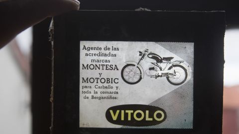 Anuncio tpico de la poca que emitan antes de las pelculas o en los descansos. En este caso, Motocicletas Vitolo.