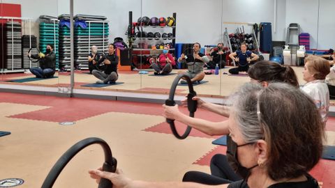 Primer día sin mascarilla obligatoria en interiores. Imagen de un gimnasio en Ferrol