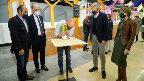 El el presidente de la Autoridade Portuaria de Vigo, Jesús Vázquez Almuiña, el vicepresidente de la Xunta, Alfonso Rueda y la directora de Turismo de Galicia, Nava Castro, acudieron al acto.