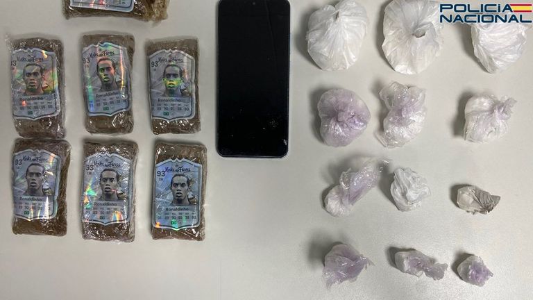 Detenido en Vigo un joven con más de 900 gramos de droga tras huir a la carrera de la Policía Nacional