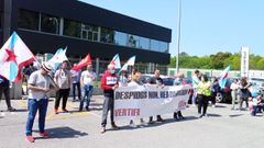 Protesta del comit de empresa de Vertifil, en el polgono industrial de Mirallos, en Moraa, por el despido de un trabajador