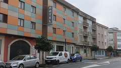 La cafeter�a del hotel�Valencia de Ferrol, en la carretera de Catabois, donde tuvo lugar un apu�alamiento a primera hora de este lunes.