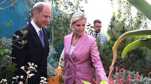 El príncipe Eduardo y la princesa Sofía, condes de Wessex, este lunes, en la feria de flores de Chelsea, en Londres