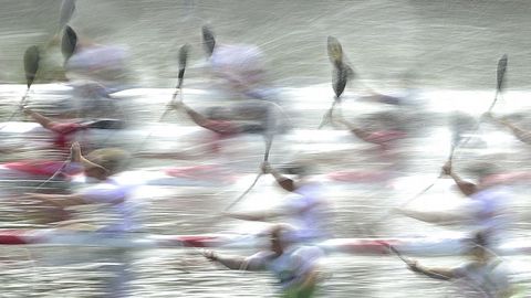 Piragistas compiten en la categora de K4 500m masculino, durante el Mundial de Piragismo de Esprint que se celebra en Racice (Repblica Checa)
